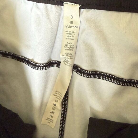 Lululemon Athletica On The Fly Shorts in Monochromatic Black Print - US Women’s - Picture 9 of 14